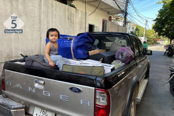 Nếu gia đình có bé nhỏ và vận chuyển nhiều đồ thì di chuyển bằng ô tô sẽ phù hợp hơn 