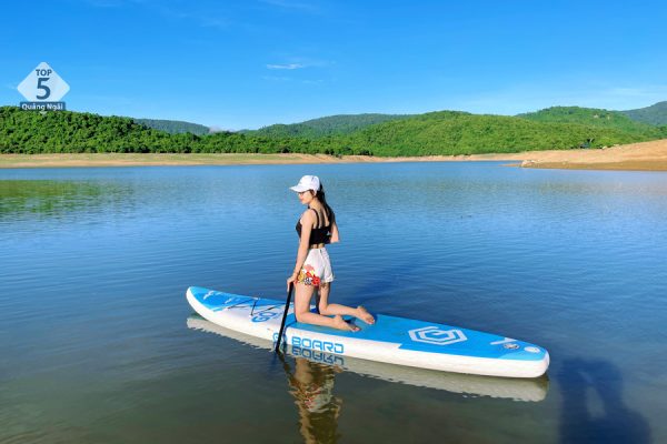 Được anh em mê camping ví von như “Vịnh Hạ Long thu nhỏ” giữa lòng Quảng Ngãi