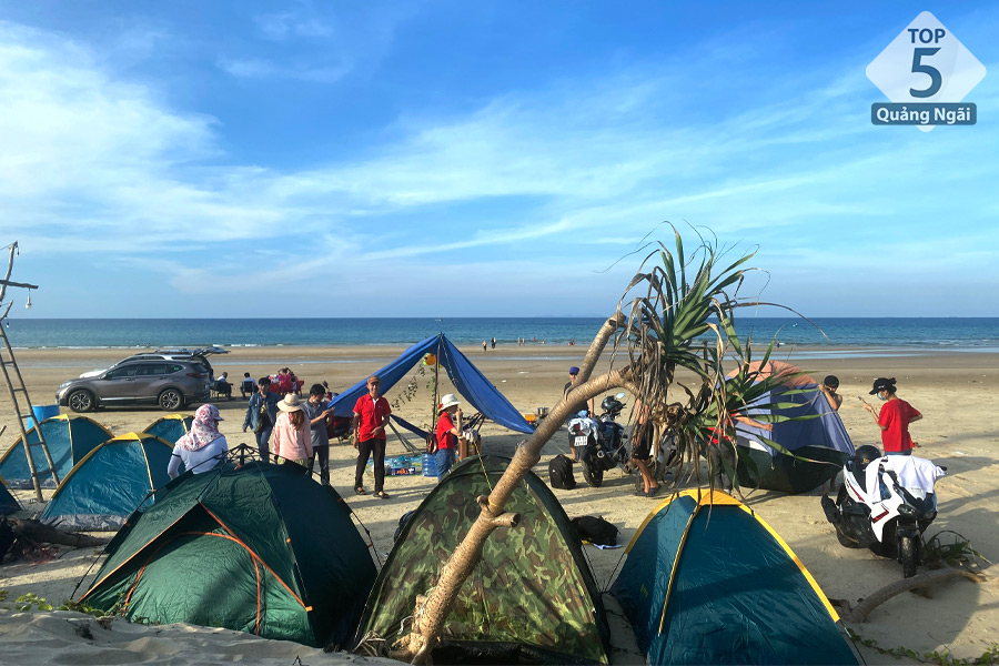 Dịch vụ camping biển Châu Tân một ngày nắng đẹp 