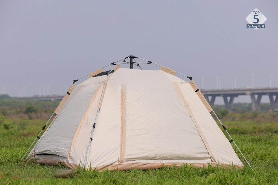 Lều tự bung có mái che sẽ là lựa chọn tuyệt vời cho chuyến cắm trại ngoài trời của bạn